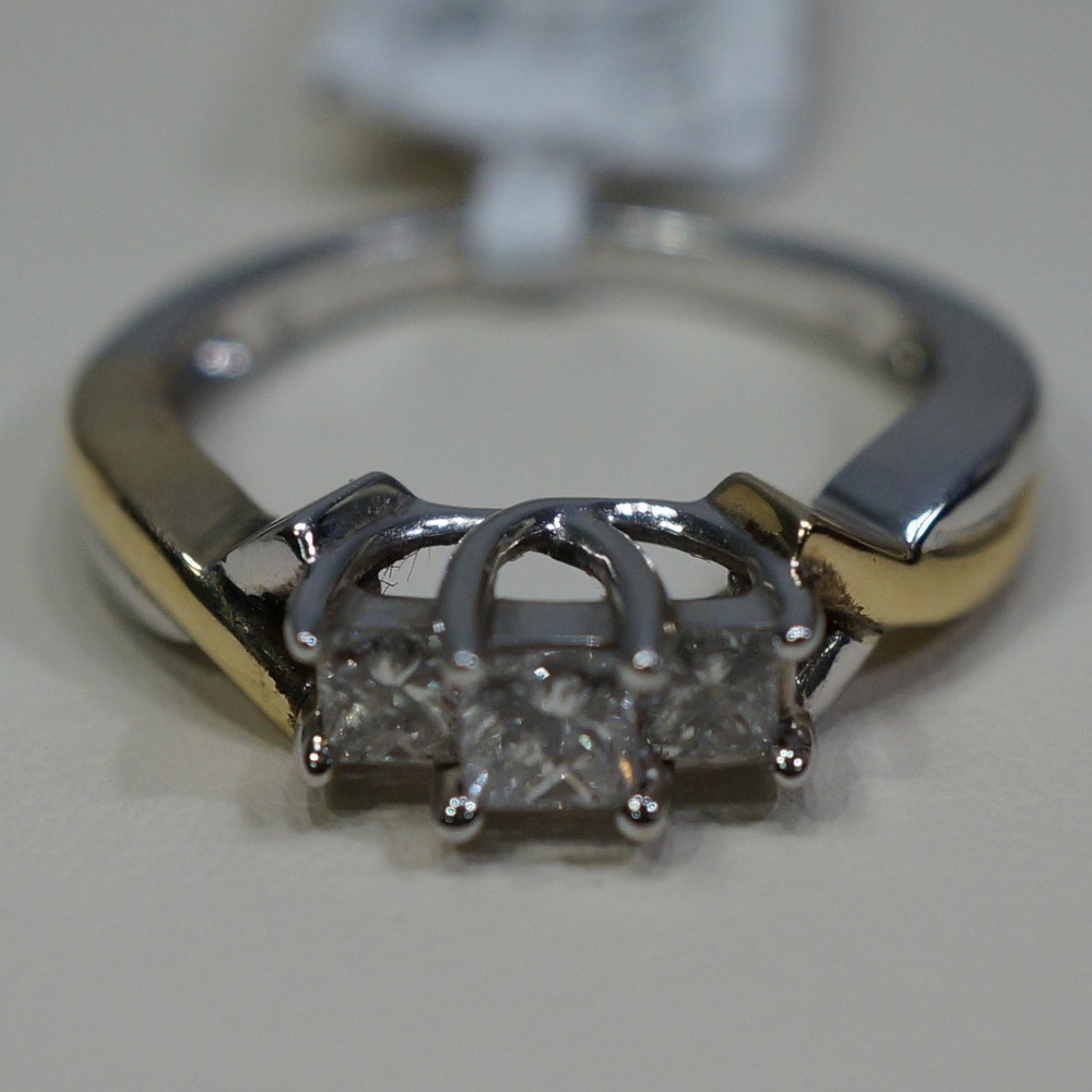 14KTT Gold 3/4 carat 3-Stone Genuine Diamond Ring - Picture 3 of 6